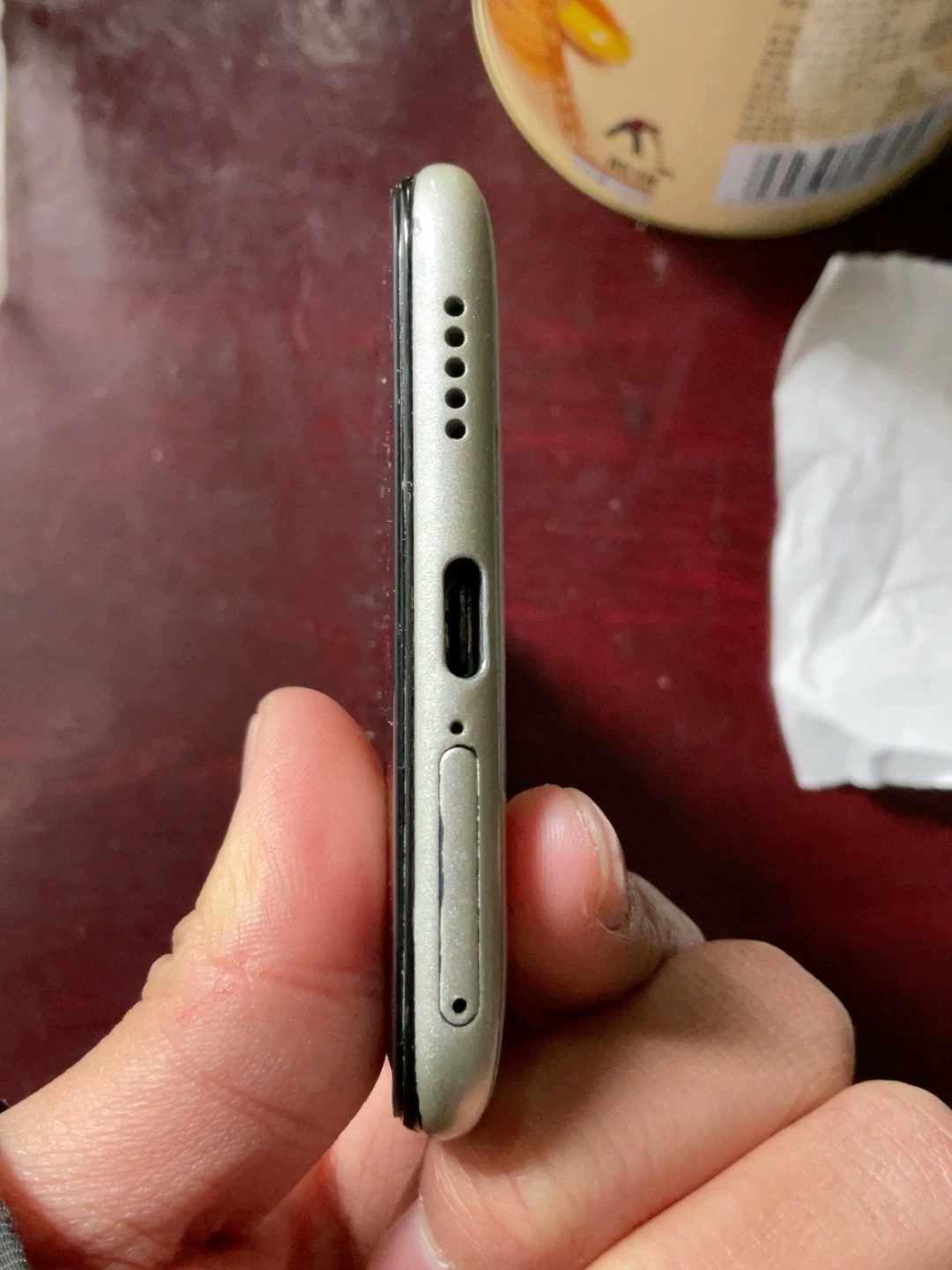 vivox27 内存8+128 功能正常，后壳碎， 升降摄像头，拍照清楚，使用流畅 用于工作机，备用机，学习机，老年机 功能正常 成色如图